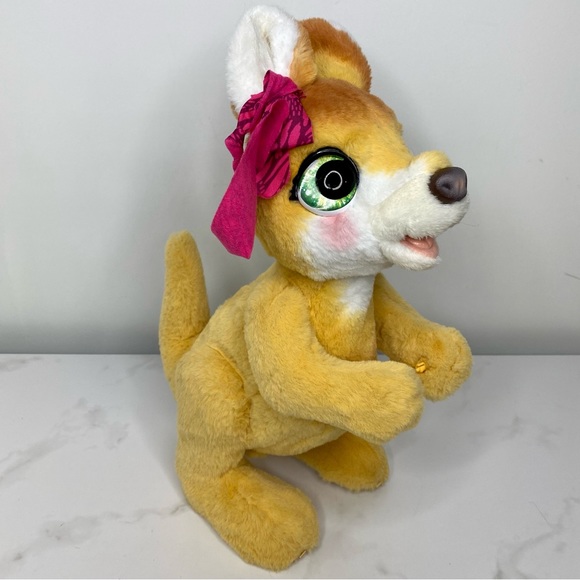 FurReal Friend Interactive Mama Josie the Kangaroo - Picture 14 of 17